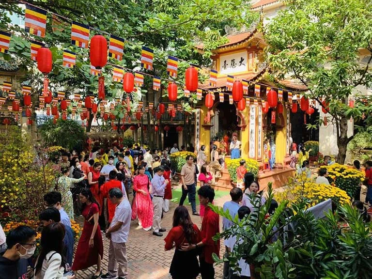 Cách cầu nguyện khi đi chùa để tìm bình an